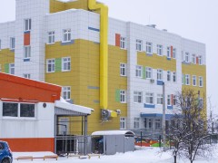 Новое здание детской поликлиники с торца